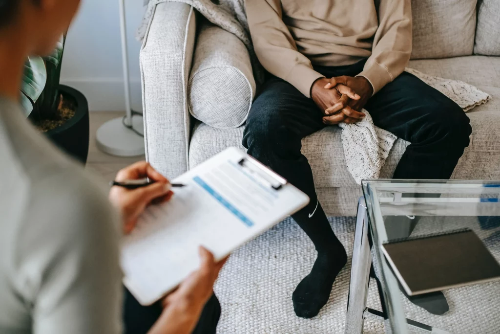 a client discussing problems with anonymous psychologist